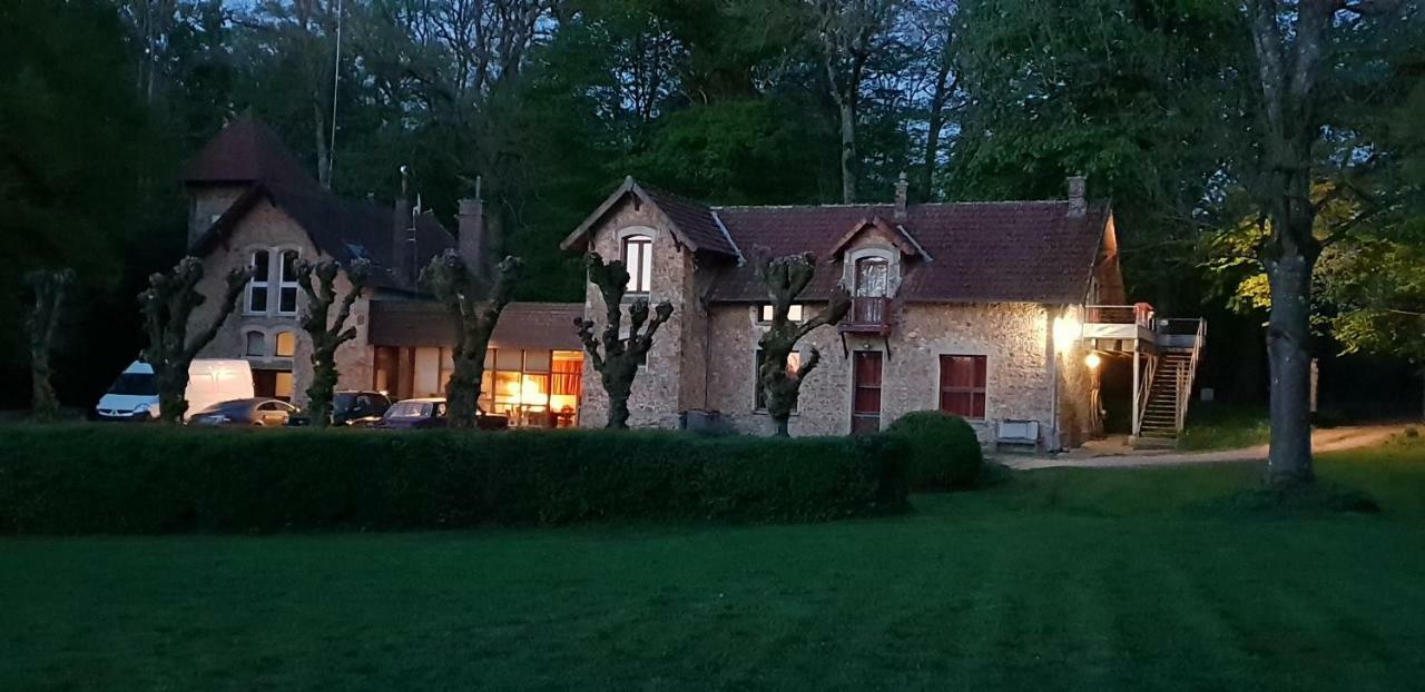 Gite Dans Un Domaine Historique Chevreuse Εξωτερικό φωτογραφία